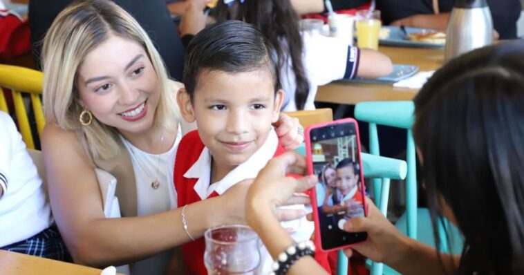 Reconocen a niños y niñas con mejores promedios de Cuernavaca