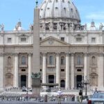 Renuncia obispo al Vaticano tras orgía en su parroquia