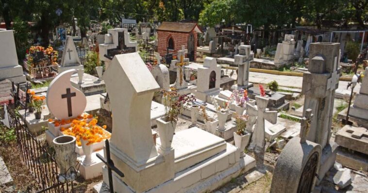 Día de Muertos en panteones de Cuernavaca