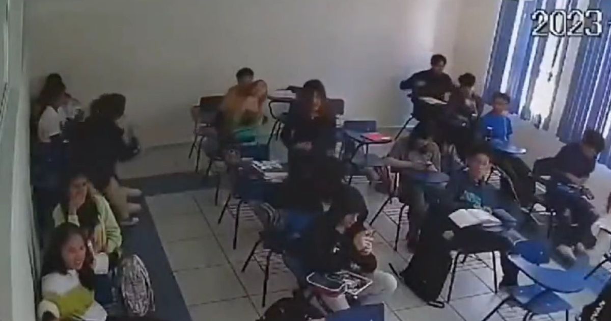 (VIDEO): Estudiante asfixia a compañera en Universidad de Pachuca