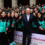 AMLO con deportistas mexicanos