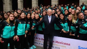 AMLO con deportistas mexicanos