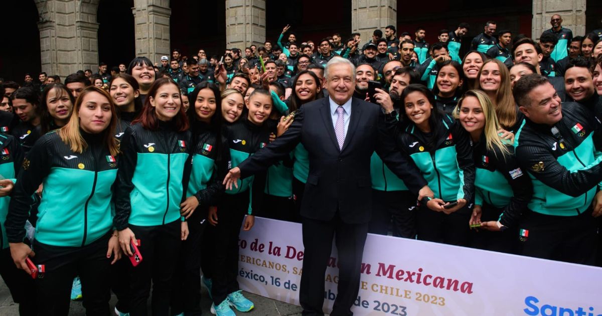 AMLO con deportistas mexicanos