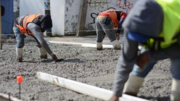 Obra en avenida Universidad