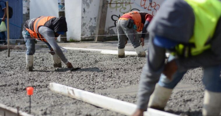 Obra en avenida Universidad