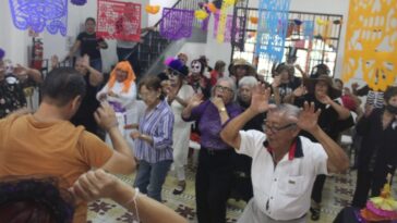 Celebran Día de Muertos en la Casa del Adulto Mayor