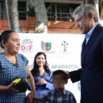DIF Cuernavaca hace entrega de aparatos auditivos a adultos mayores
