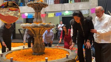 Montan ofrenda en Palacio de Gobierno