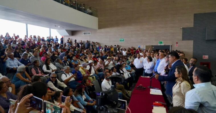 Recibe Congreso del Estado peticiones del SNTE