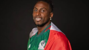 Selección Mexicana le da la bienvenida a Julián Quiñones