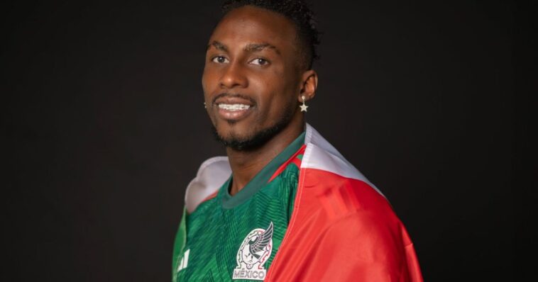 Selección Mexicana le da la bienvenida a Julián Quiñones