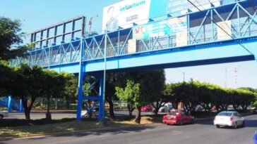 puente peatonal en paseo Cuauhnáhuac