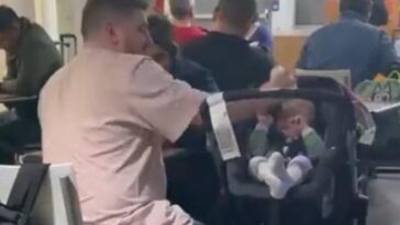 (VIDEO): Hombre golpea a bebé en la cabeza con su biberón