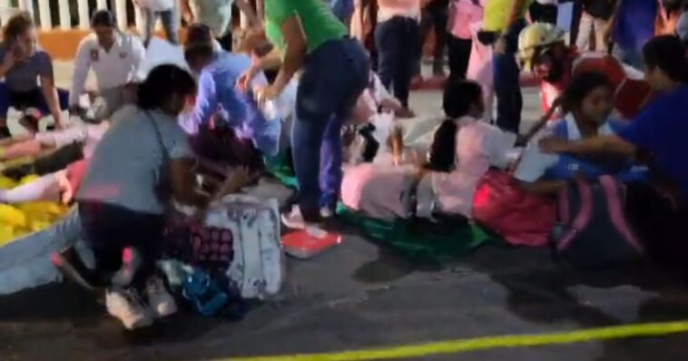 (VIDEO): Menores de edad se intoxican tras enfrentamiento con gas entre normalistas y policías