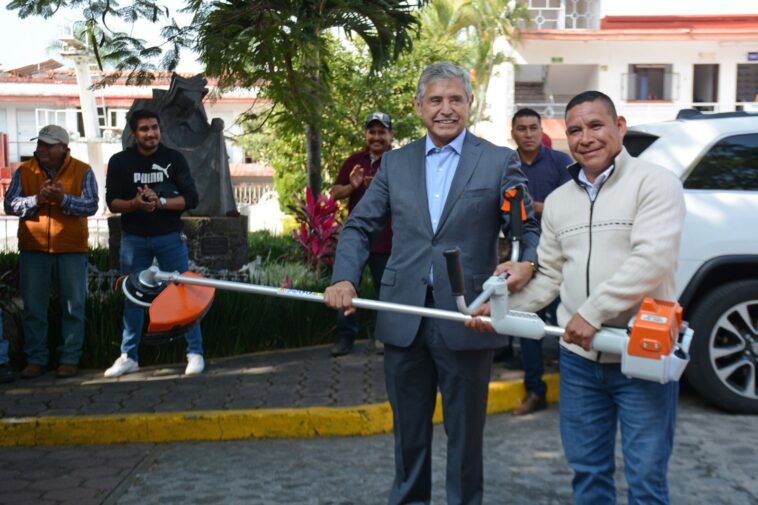 Entrega José Luis Urióstegui apoyos para proyectos productivos al campo