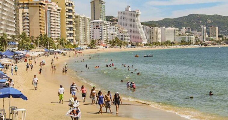 Esto significan los colores de las banderas en la playa