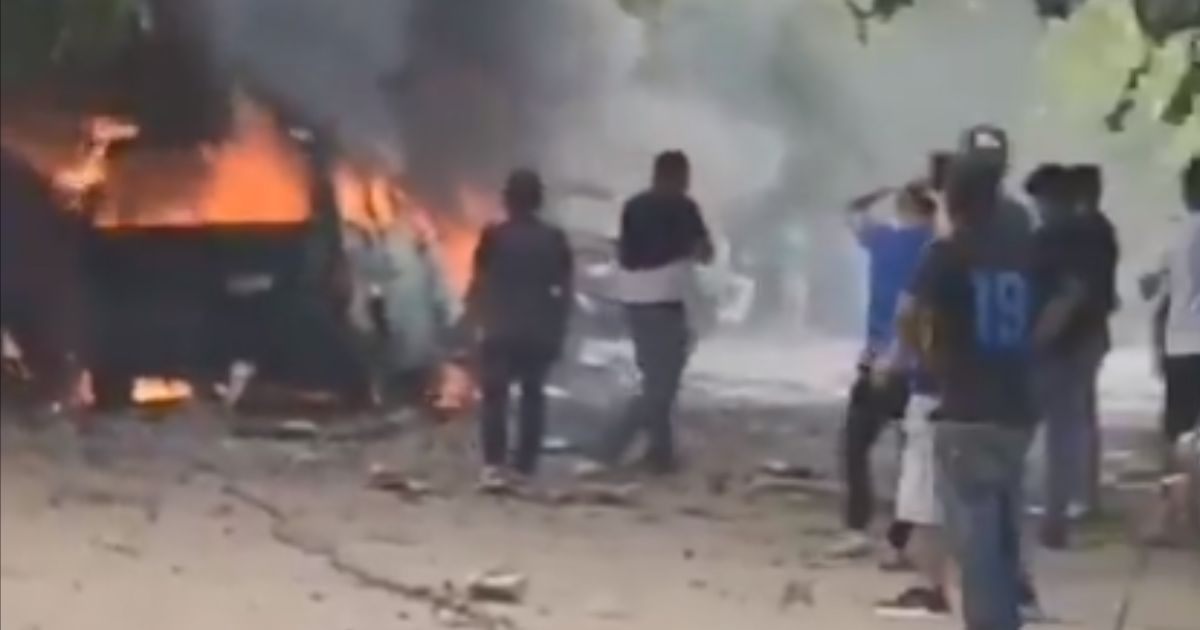 explota camioneta en Michoacán