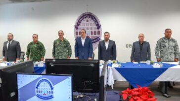 Gobernador de Morelos hace entrega de reconocimientos a policías