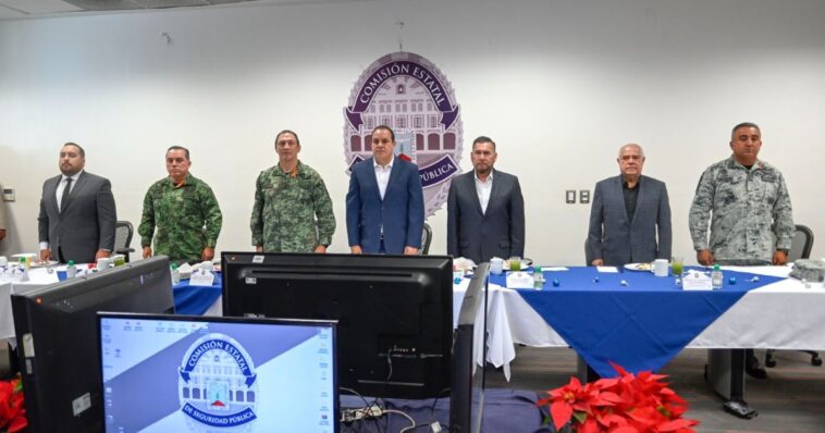 Gobernador de Morelos hace entrega de reconocimientos a policías