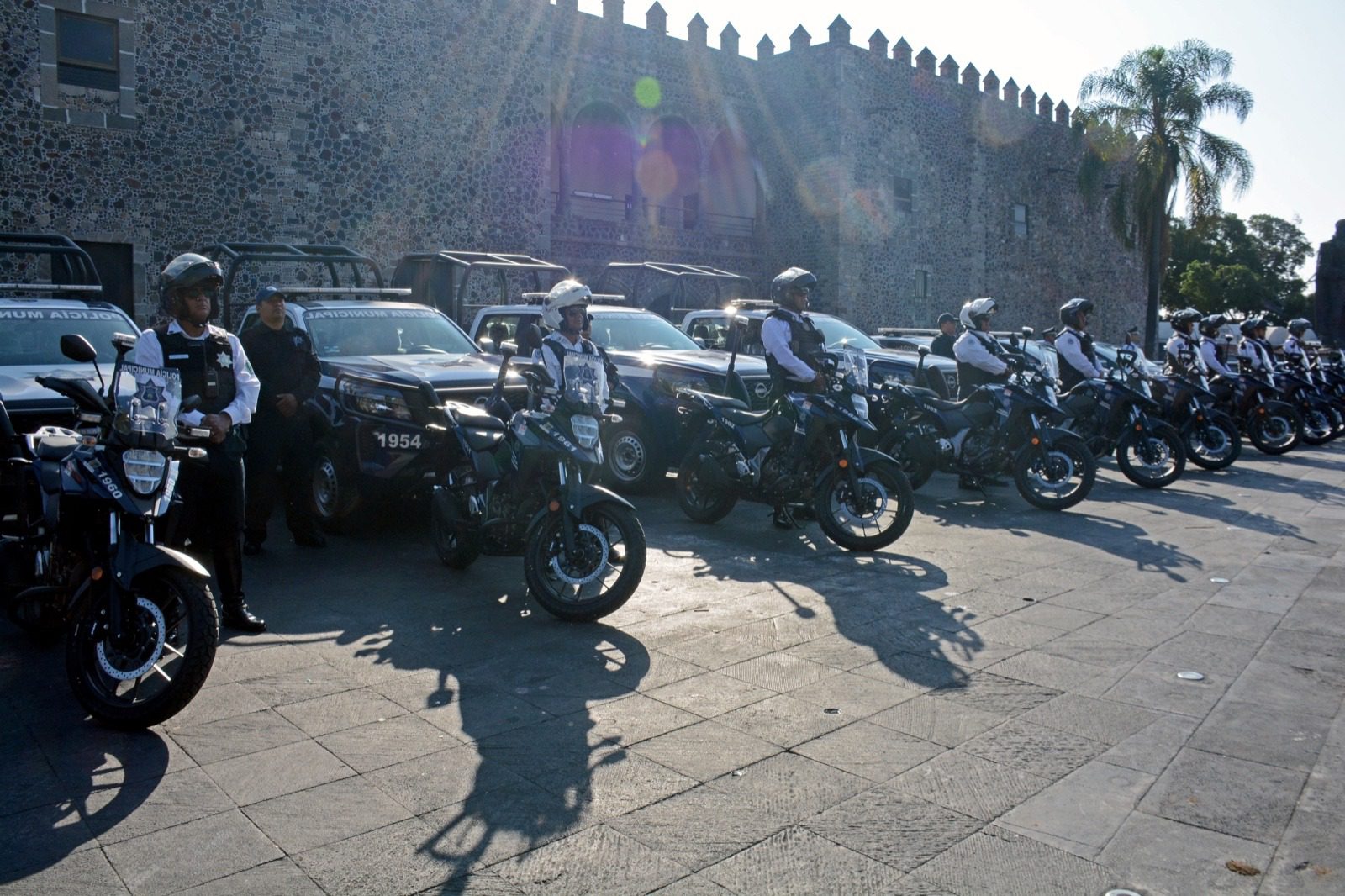 Entrega José Luis Urióstegui 20 patrullas para fortalecer la seguridad en Cuernavaca