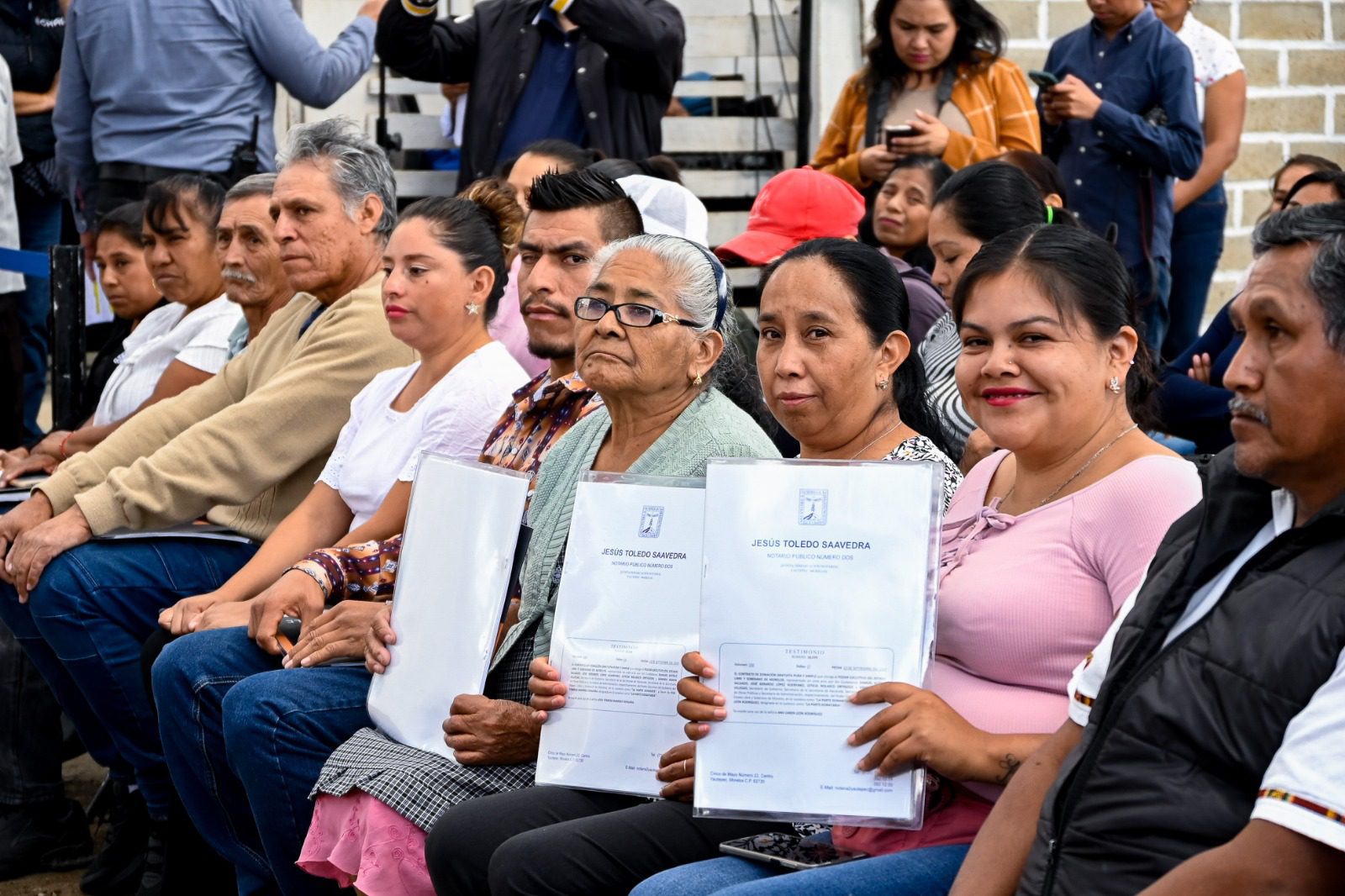 Preside Cuauhtémoc Blanco la entrega de escrituras de casas a damnificados