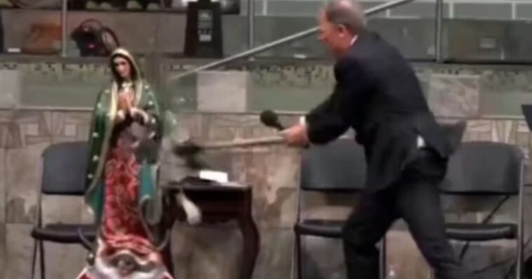 (VIDEO): Pastor destruye Virgen de Guadalupe y Santa Muerte