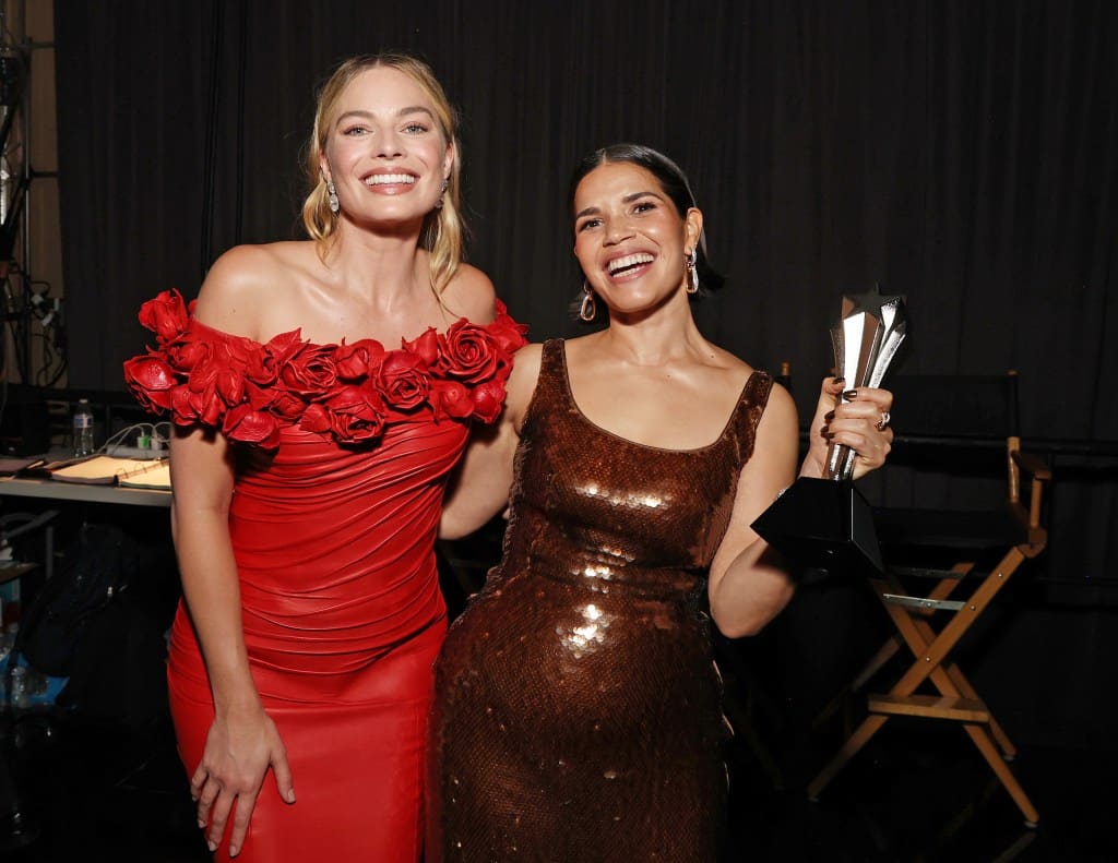 america ferrera y margot robbie