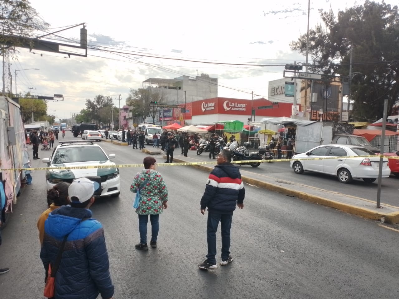 Detienen a 10 hombres por balacera en tianguis de Iztacalco