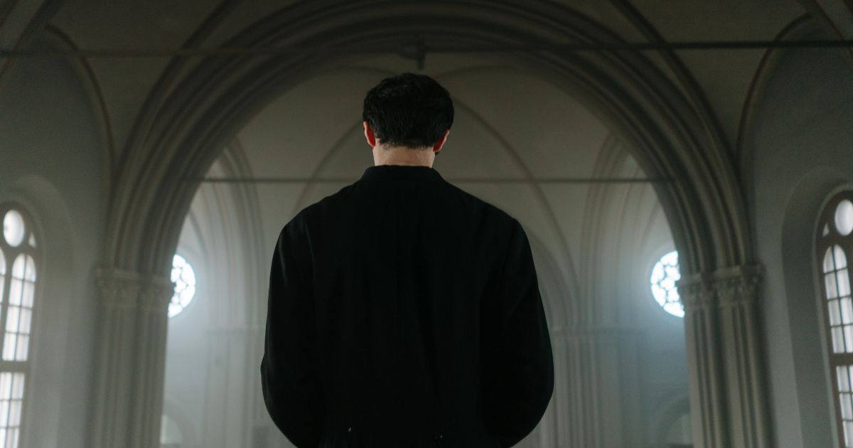 Sacerdote vende viagra