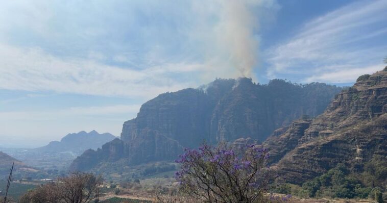 Continúa activo el incendio forestal en el cerro Tlatoani