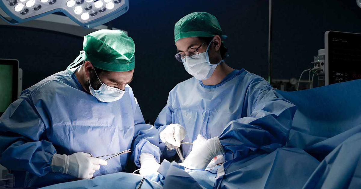 Fallece mujer en cirugía de glúteos, doctor le perfora órganos