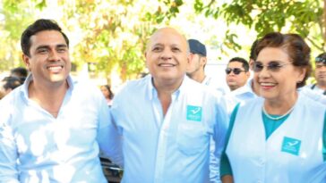 Partido Nueva Alianza entrega constancia como candidato a Gabriel Moreno Bruno
