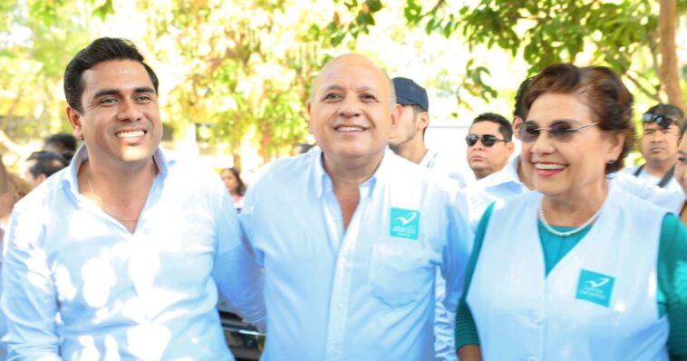 Partido Nueva Alianza entrega constancia como candidato a Gabriel Moreno Bruno