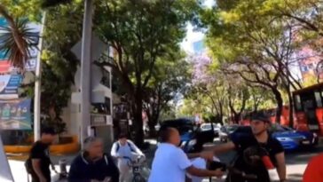 (VIDEO): Motociclista atropella a padre e hijo en CDMX