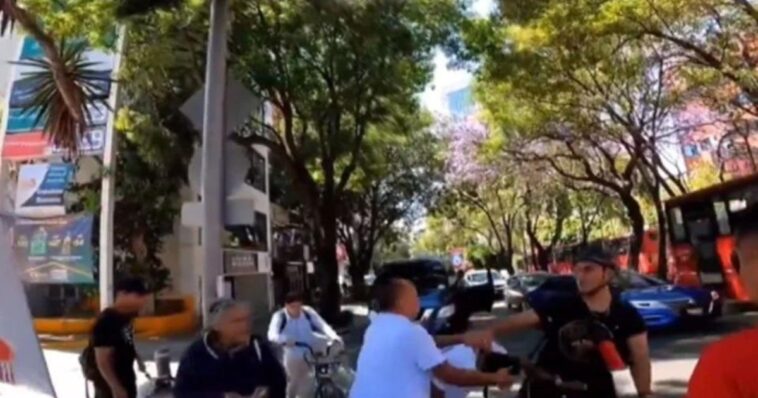 (VIDEO): Motociclista atropella a padre e hijo en CDMX