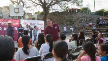 Víctor Mercado con productores