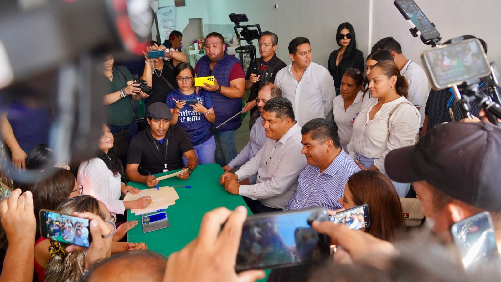 Se registra Paco Sánchez Zavala por candidatura de Distrito X