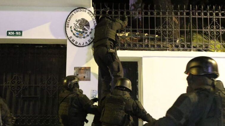 AMLO da a conocer los videos del asalto a la embajada de México en Ecuador