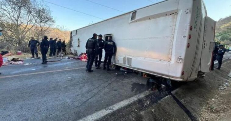 Accidente de camión deja 14 peregrinos fallecidos y 31 heridos