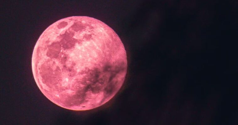 ¡Esta noche habrá Luna Rosa!