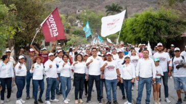 Gabriel Moreno Bruno recorre colonia Alejandra en Tlaltizapán