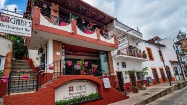 Restaurante es demandado por extranjeros debido a música mexicana