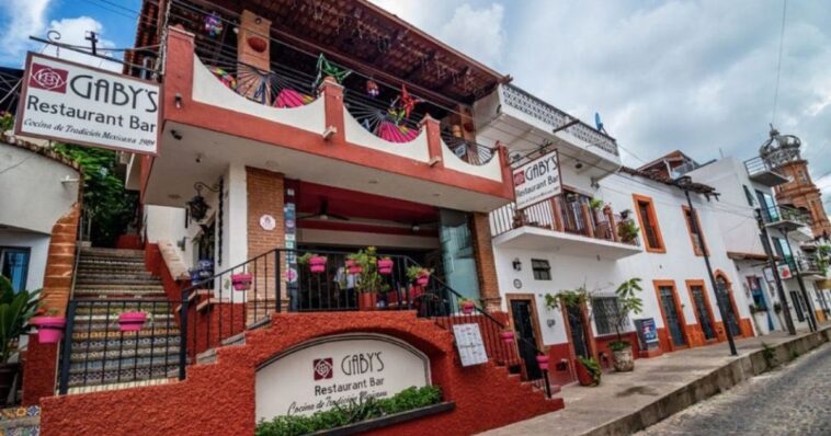 Restaurante es demandado por extranjeros debido a música mexicana
