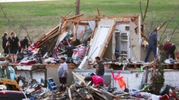 Tornado en Nebraska deja daños importantes