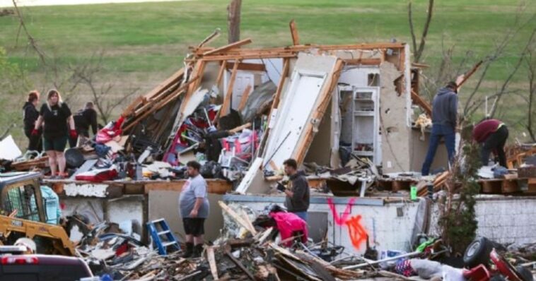 Tornado en Nebraska deja daños importantes