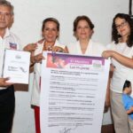José Luis Urióstegui firma la agenda feminista