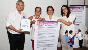 José Luis Urióstegui firma la agenda feminista