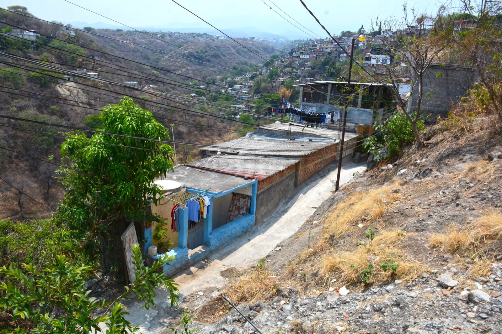 Entrega Ayuntamiento de Cuernavaca rehabilitación de la línea de agua potable en calle César Coa, Altavista