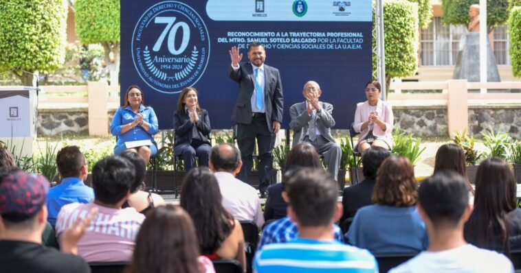 Reconocen trayectoria profesional de Samuel Sotelo Salgado