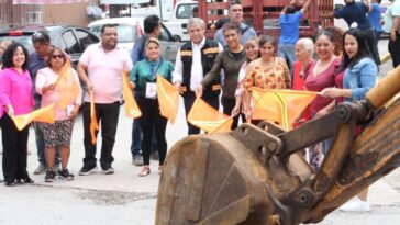 Arrancan reconstrucción en la calle vía del ferrocarril